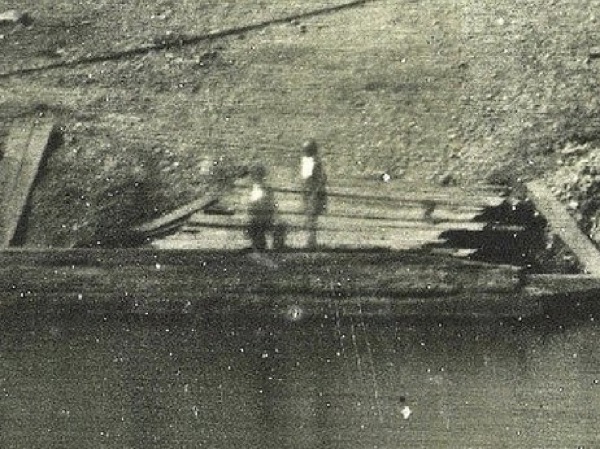 Cincinatti 1848 photo Charles Fontayne and William Porter standing on the other side of the Ohio River zoom in on people